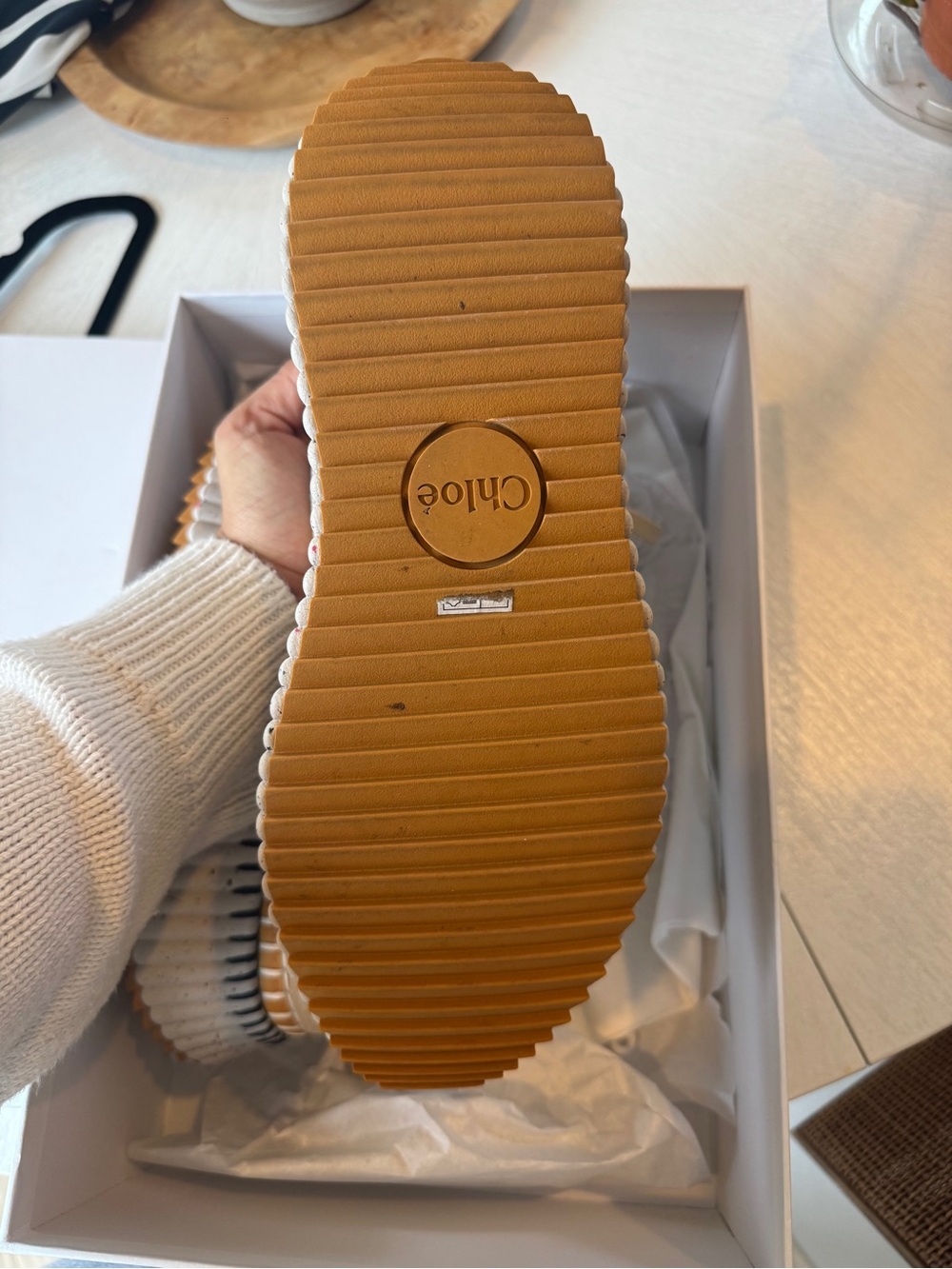 Chloé nama Beige and White Woven-Trim Sneakers - Picture 4 of 10